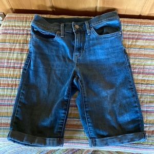 Levi’s Bermuda Jean short size 24